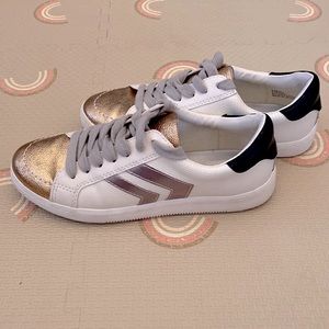 Dolce Vita Sneakers - Like New